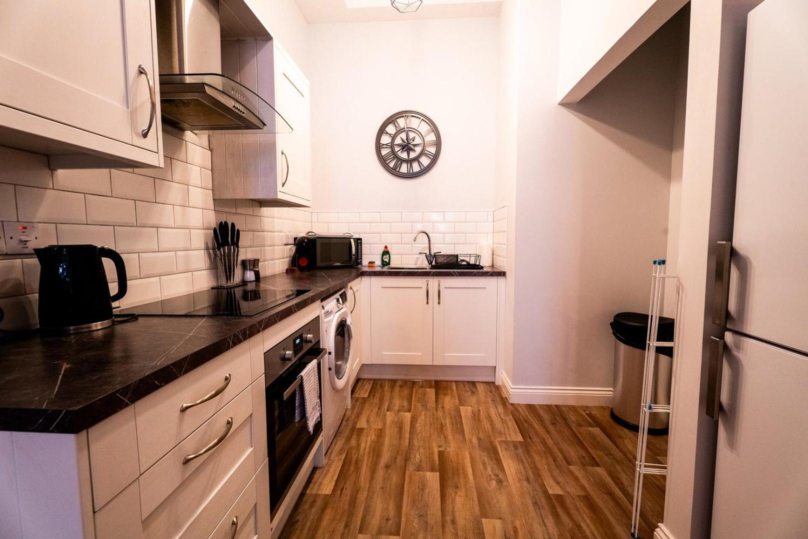 Free Parking | Smart Tv | 4 Guests Apartment สวอนซี ภายนอก รูปภาพ