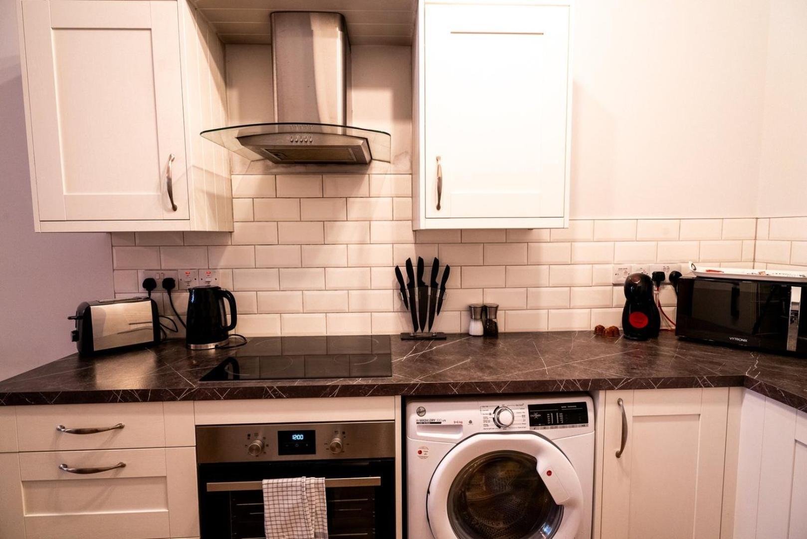 Free Parking | Smart Tv | 4 Guests Apartment สวอนซี ภายนอก รูปภาพ