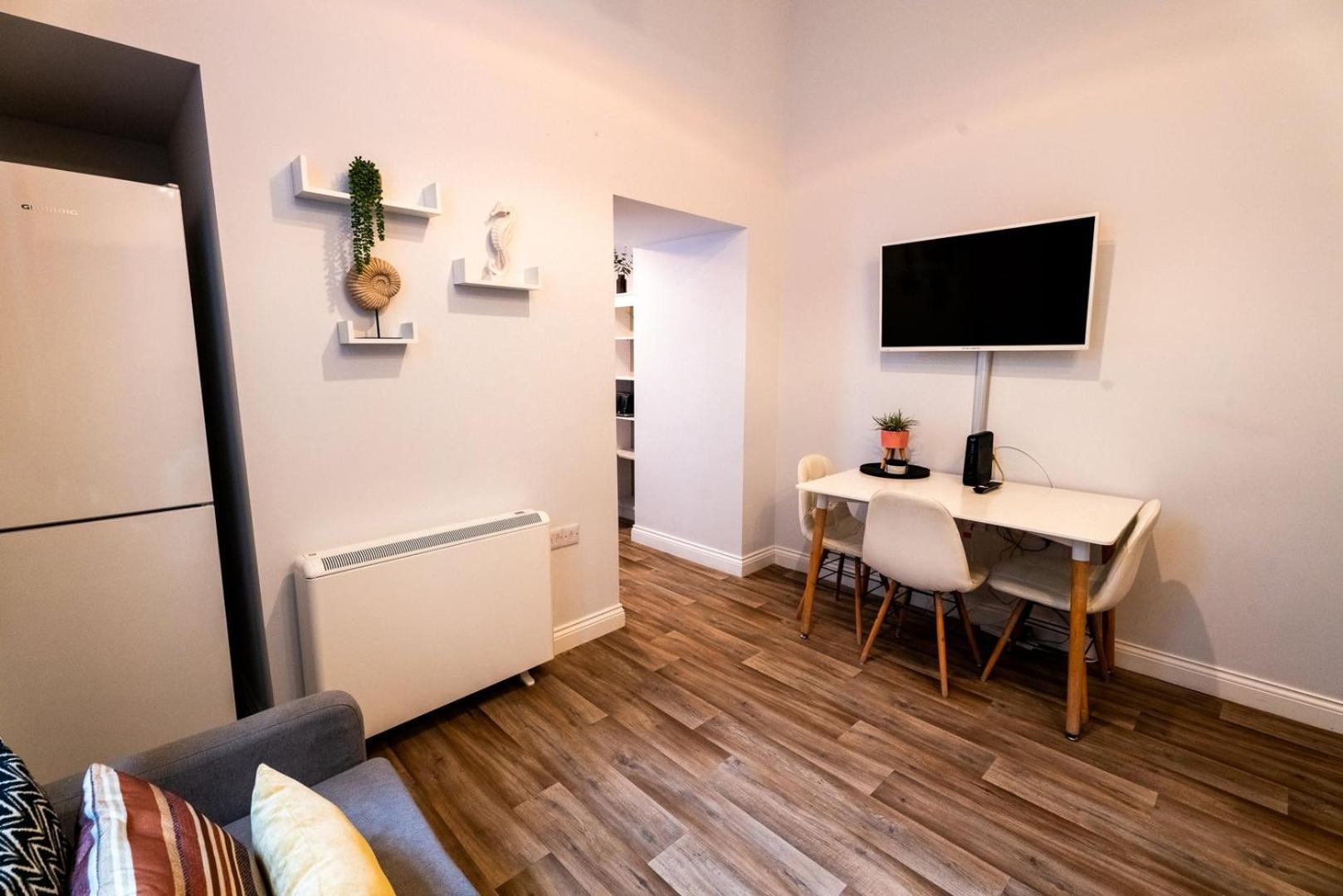 Free Parking | Smart Tv | 4 Guests Apartment สวอนซี ห้อง รูปภาพ